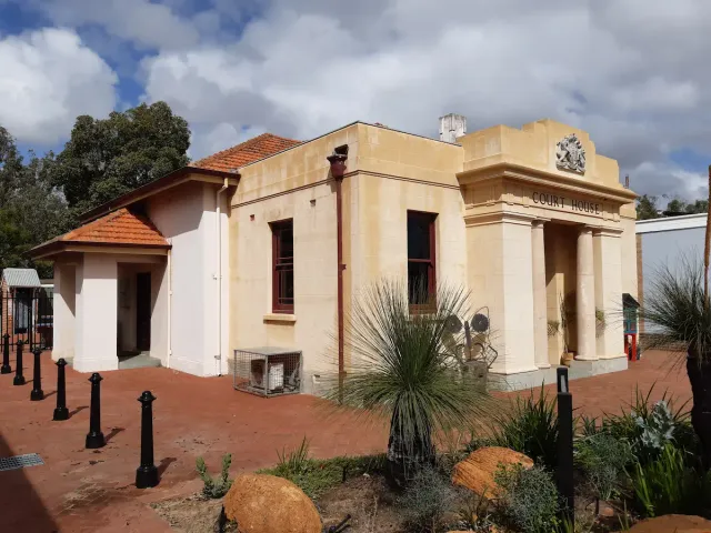 Pinjarra courthouse and heritage precinct